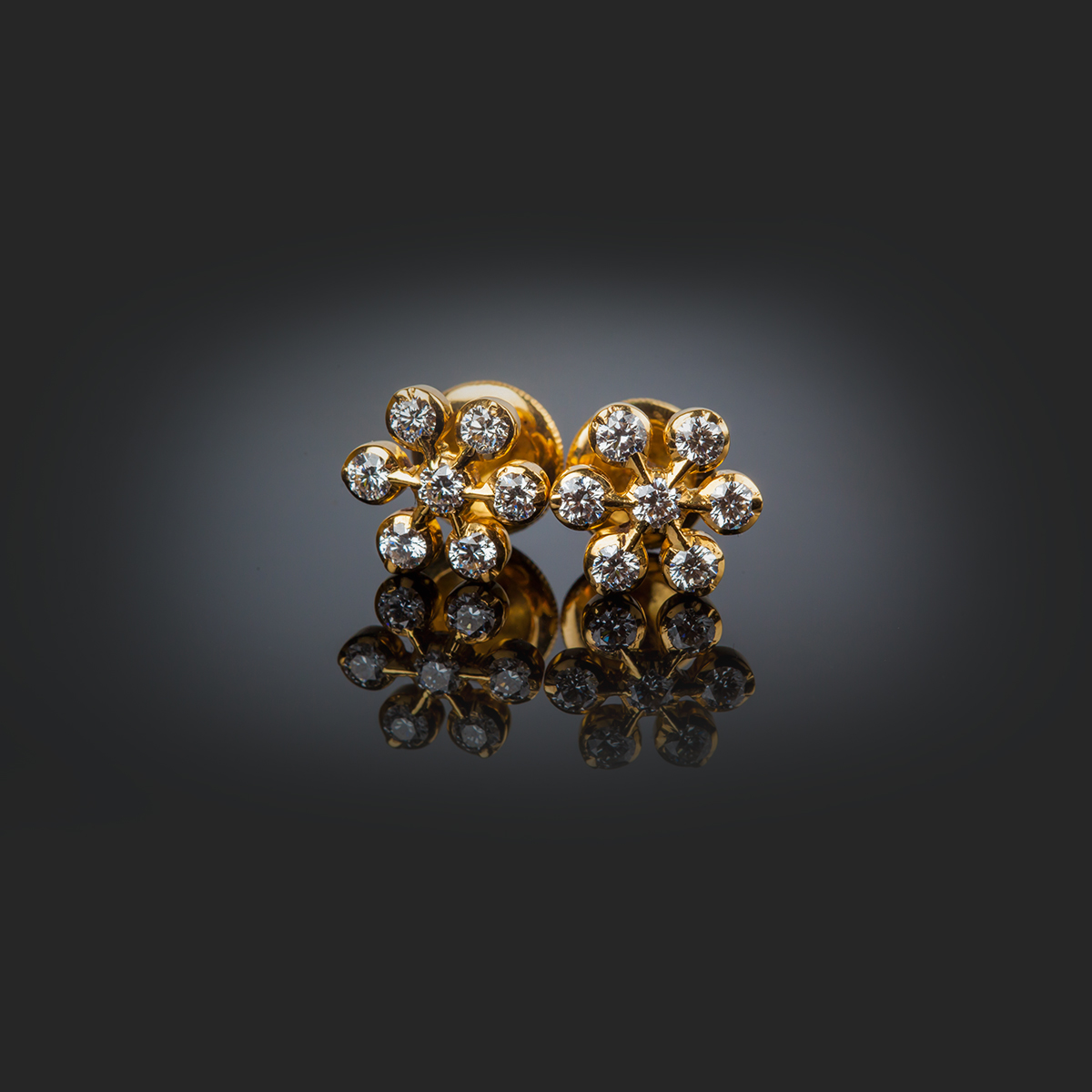 Buy CaratLane Seven Stone 14k Yellow Gold and Diamond Stud Earrings at  Amazonin
